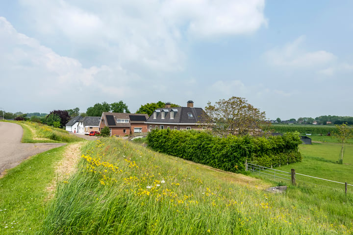 Bekijk foto 38 van Maasdijk 9