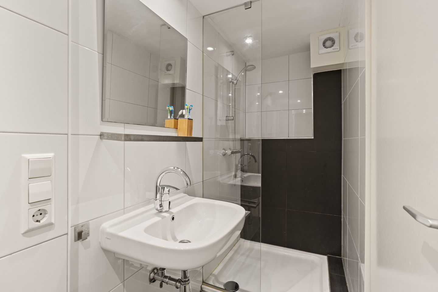 Photo 19 of Zonnebloemstraat 15-A