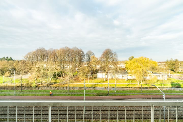 Foto 26 van Burgemeester Caan van Necklaan 252