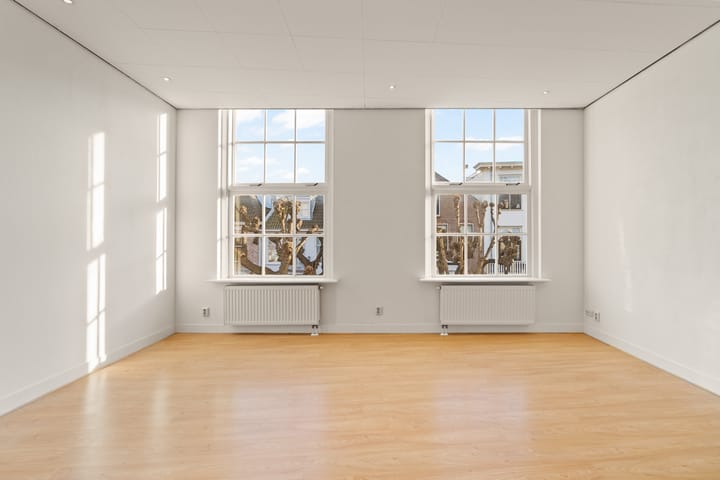 Photo 6 of Voorstraat 52-E