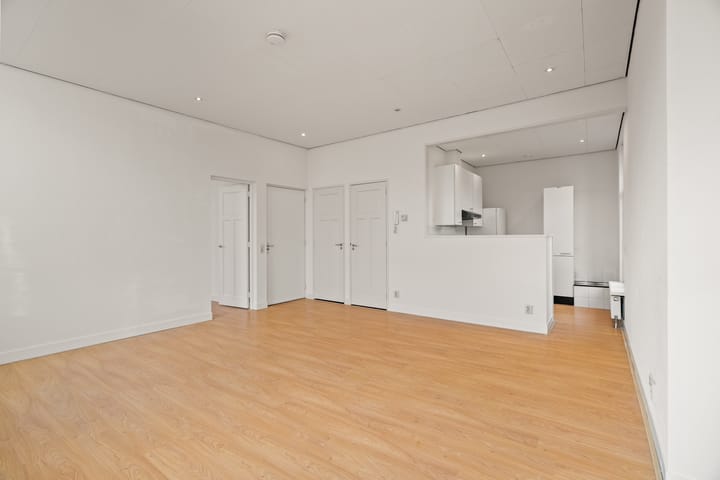 Photo 8 of Voorstraat 52-E