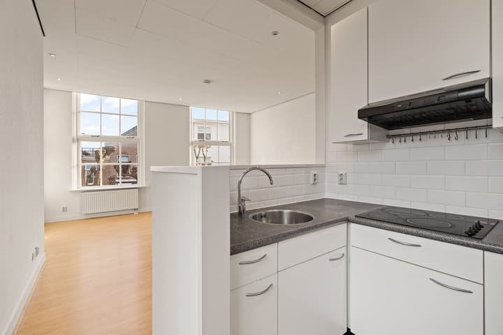 Photo 10 of Voorstraat 52-E