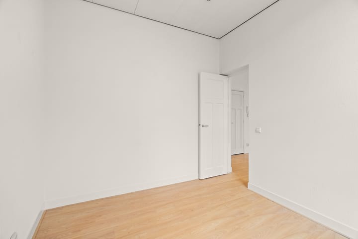 Photo 12 of Voorstraat 52-E