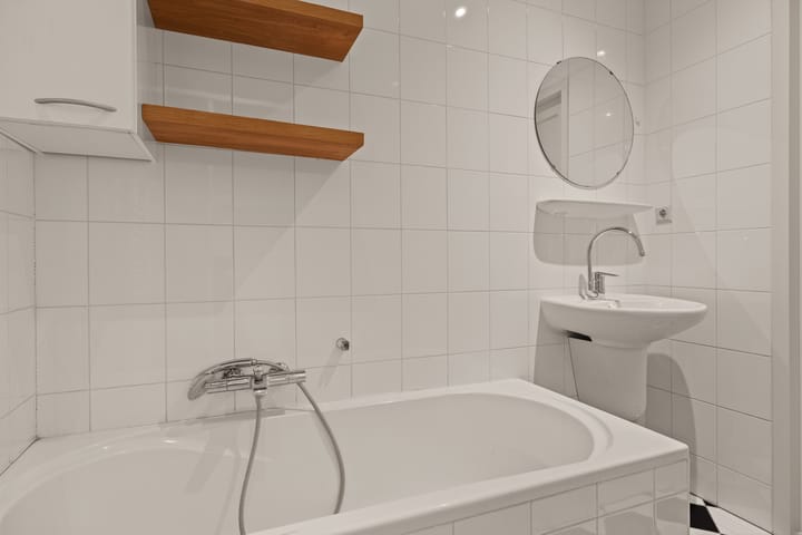 Photo 14 of Voorstraat 52-E