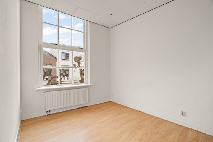 Photo 11 of Voorstraat 52-E