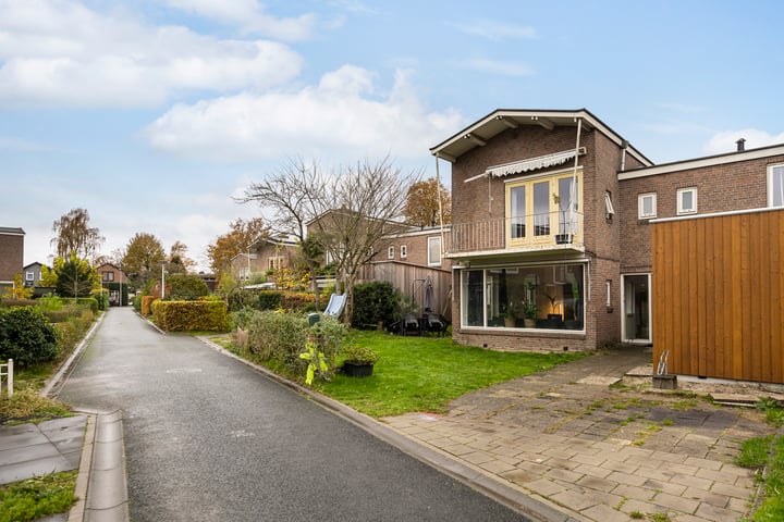 Bekijk foto 1 van Ten Oeverstraat 2