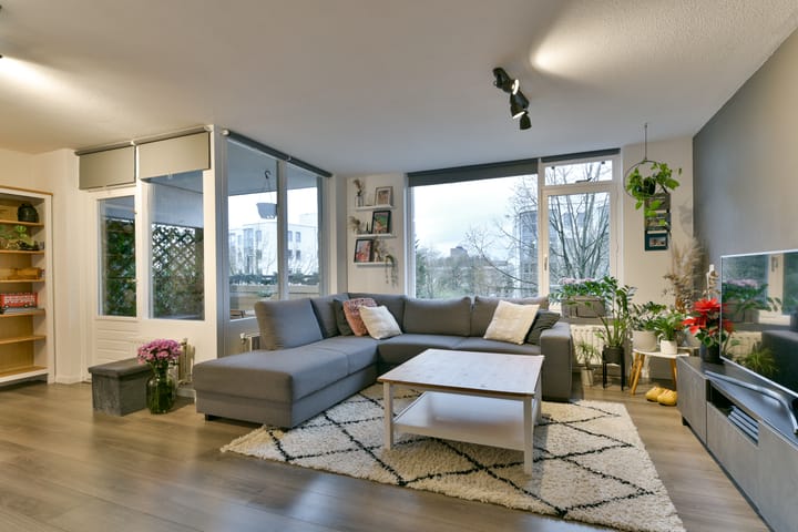 Foto 10 van Aartsbisschop Romerostraat 299