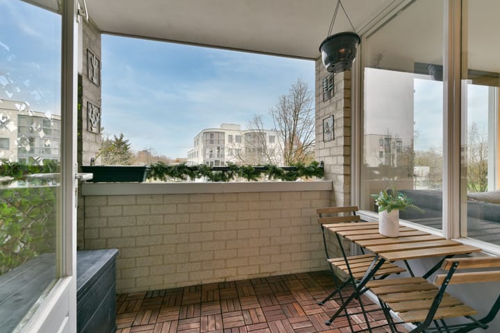 Foto 18 van Aartsbisschop Romerostraat 299