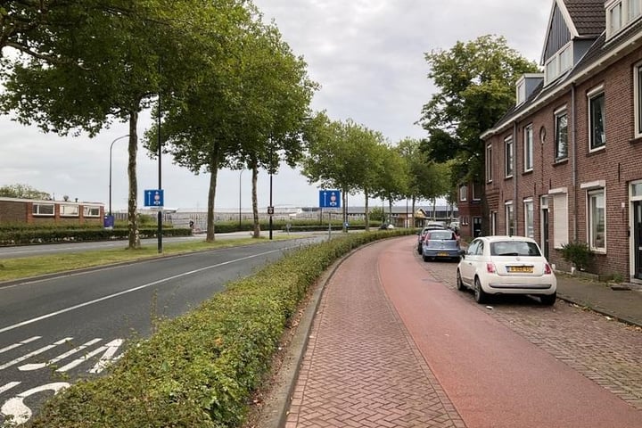 View photo 12 of Merwedestraat 65