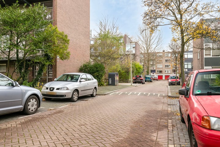 Bekijk foto 32 van Coornhertstraat 64