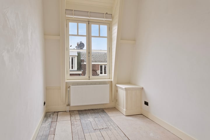 View photo 28 of Willem van Outhoornstraat 35-B