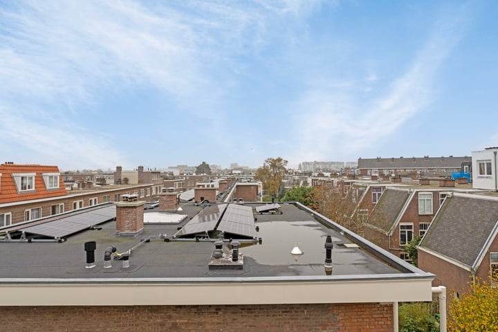 View photo 37 of Willem van Outhoornstraat 35-B