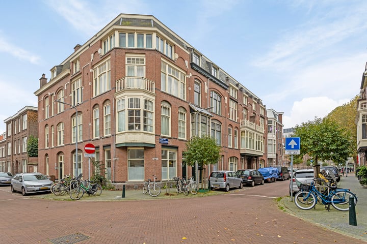 View photo 40 of Willem van Outhoornstraat 35-B