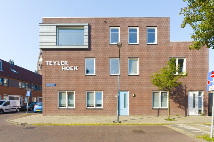 Bekijk foto 1 van Van der Hulststraat 22