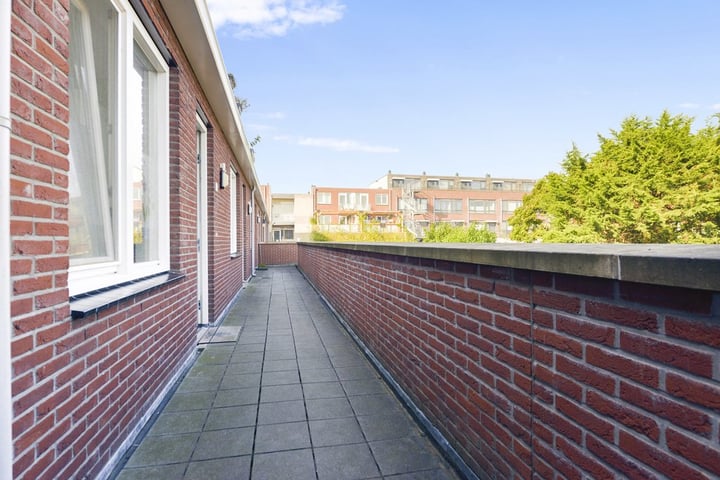 Bekijk foto 16 van Van der Hulststraat 22