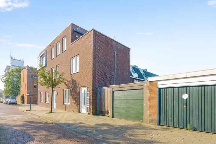 Bekijk foto 19 van Van der Hulststraat 22