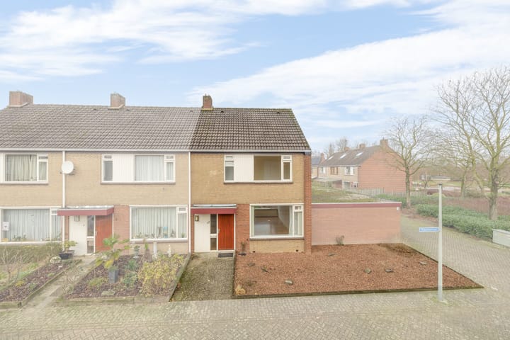 Foto 1 van Begoniastraat 2