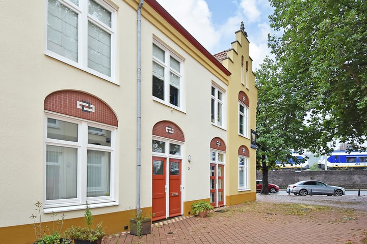 Bekijk foto 1 van Schelfhoutstraat 24