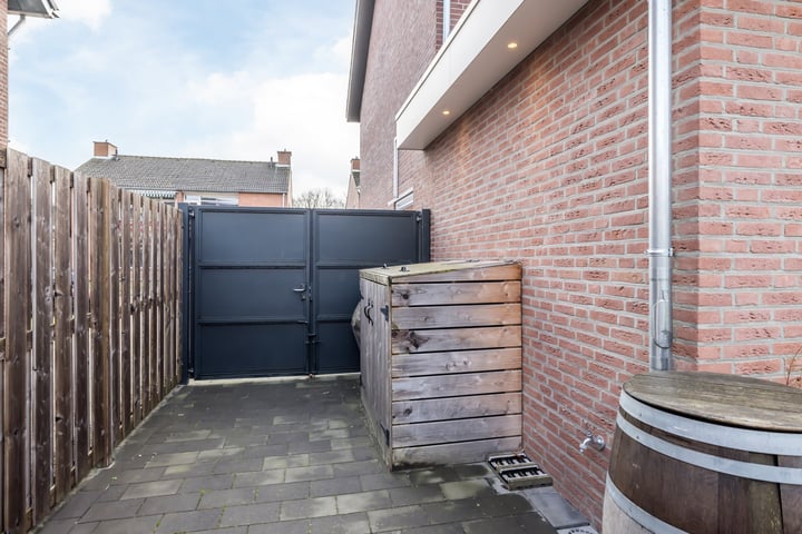 Bekijk foto 37 van Quabeekstraat 3