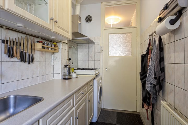 Foto 12 van Van Spilbergenstraat 64-1