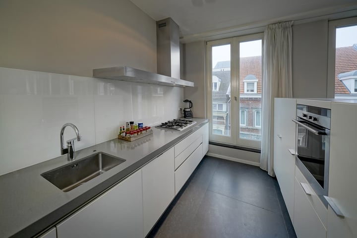 Foto 6 van Helmstraat 5-C02