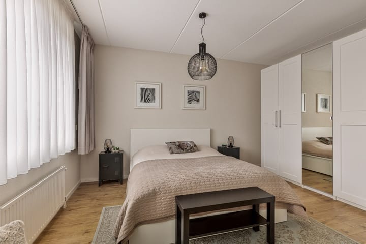 Foto 13 van Keizersmantel 18