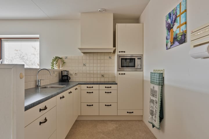 Foto 15 van Burg. Reijerslaan 48