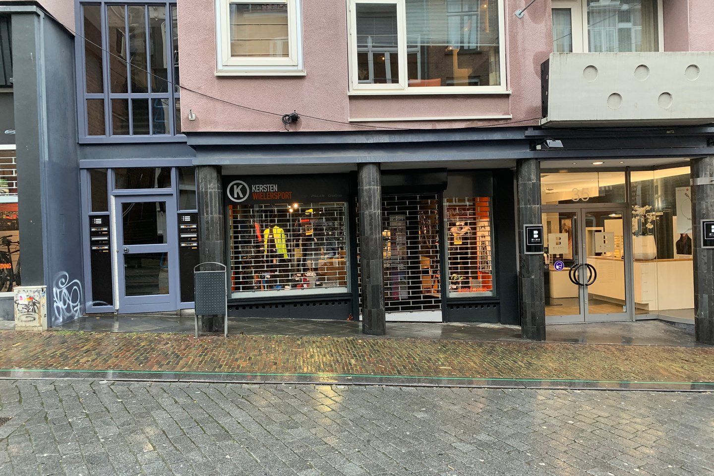 Bekijk foto 2 van Stikke Hezelstraat 19