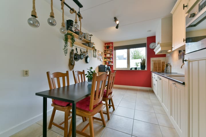 Foto 11 van Esdoornlaan 9