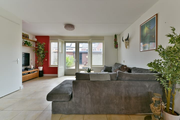 Foto 15 van Esdoornlaan 9