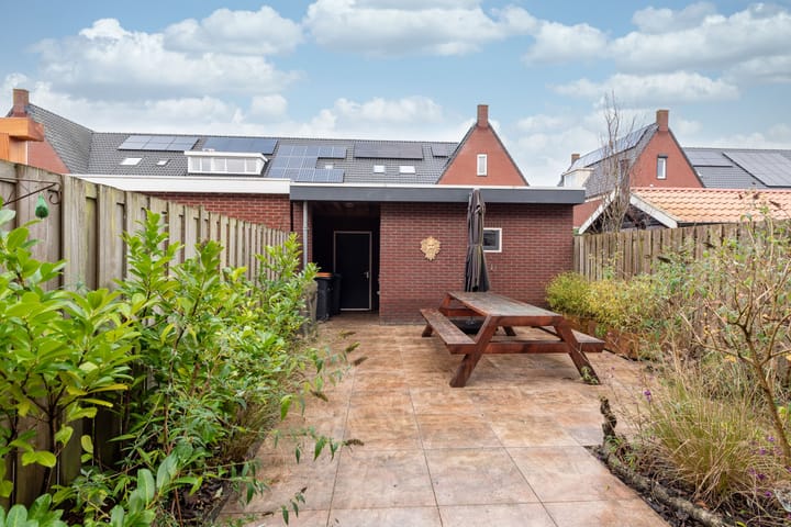 Foto 30 van Esdoornlaan 9