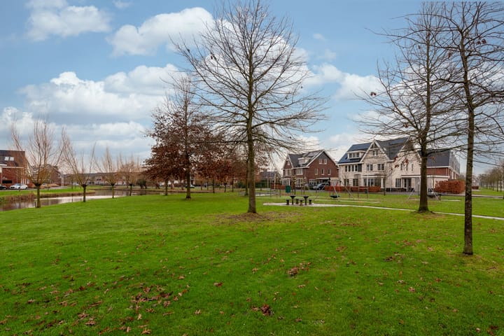 Foto 33 van Esdoornlaan 9