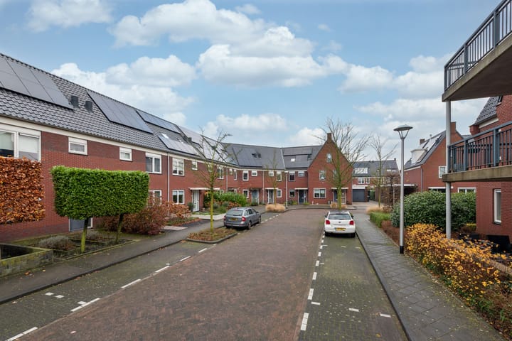 Foto 34 van Esdoornlaan 9