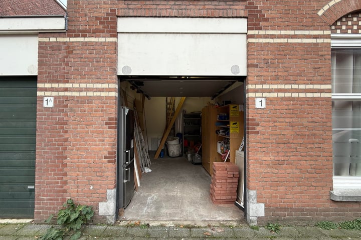 Bekijk foto 2 van Seringenstraat 1