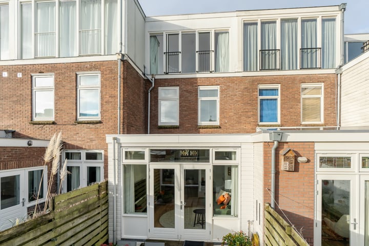 Bekijk foto 18 van Van der Mondestraat 149