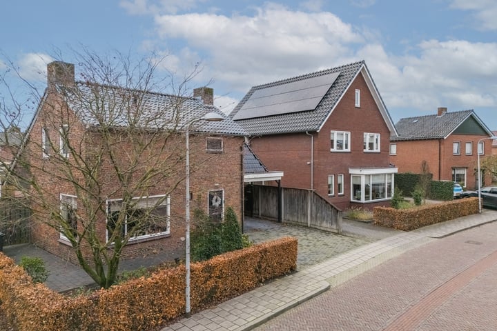 Bekijk foto 39 van Emmastraat 22