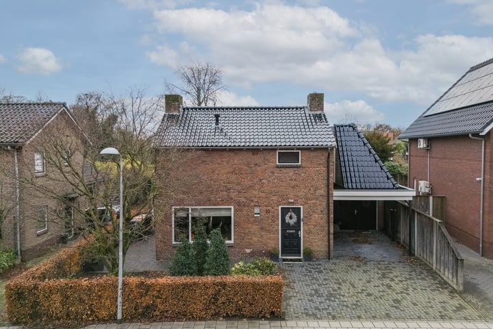 View photo 40 of Emmastraat 22