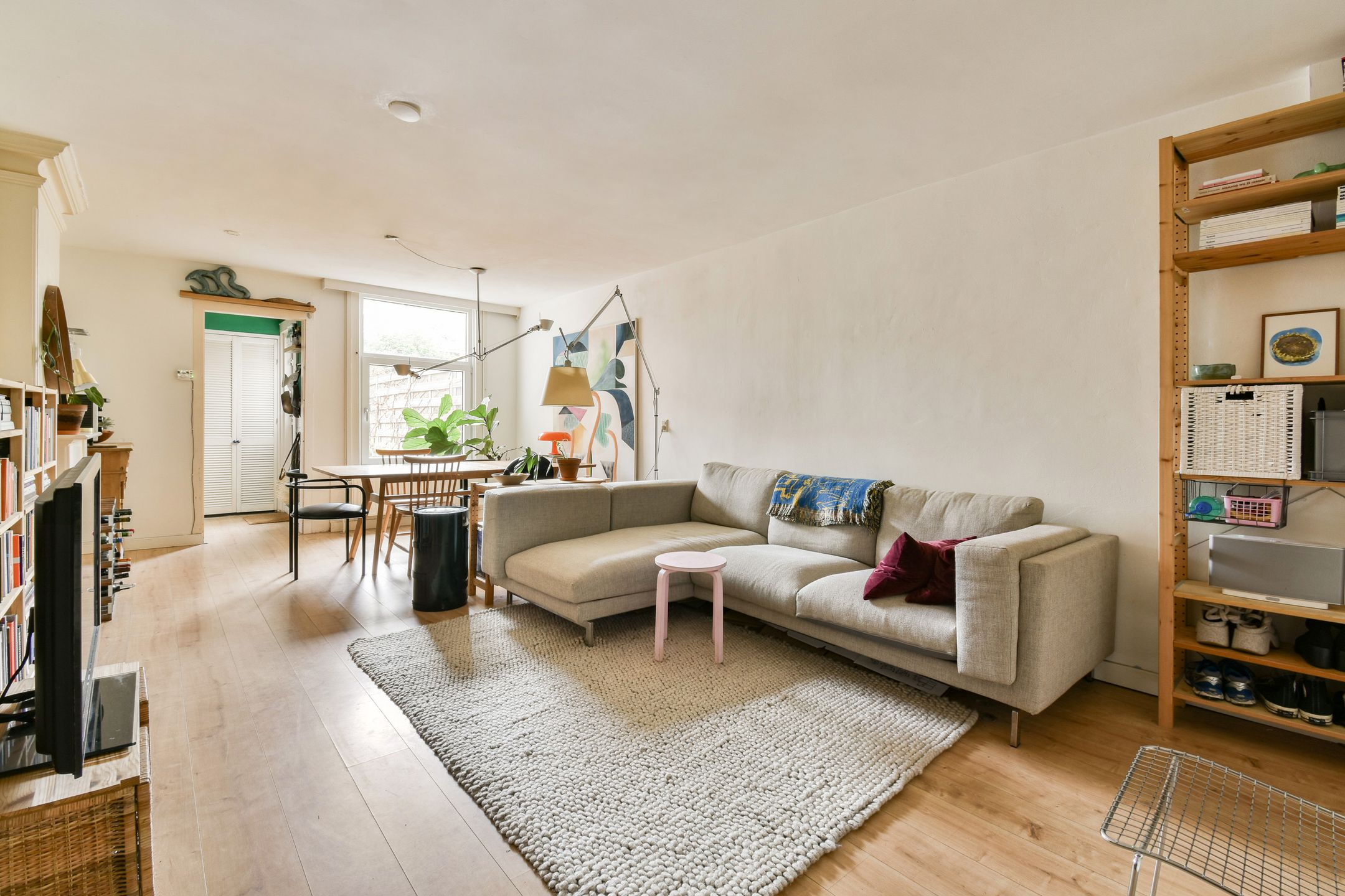 Photo 3 of Van Oldenbarneveldtstraat 68-O