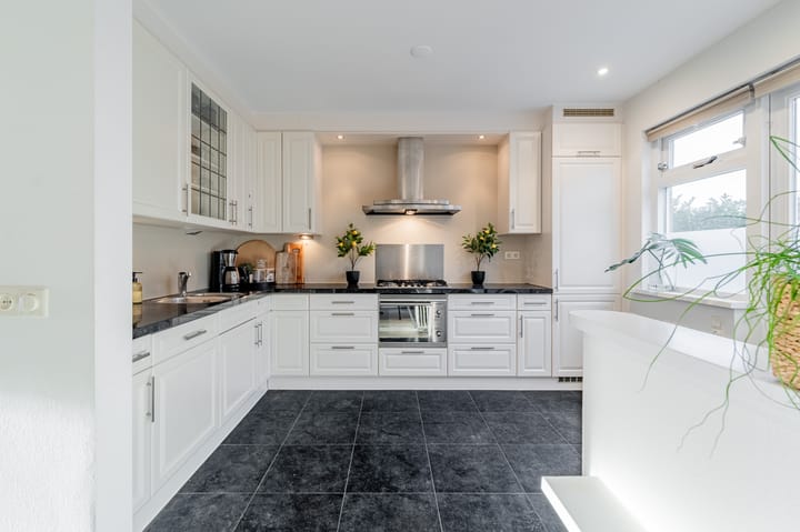 Photo 14 of Quarles van Uffordstraat 98