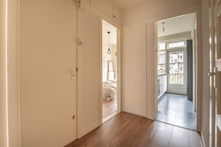 Photo 12 of Bloys van Treslongstraat 15-1