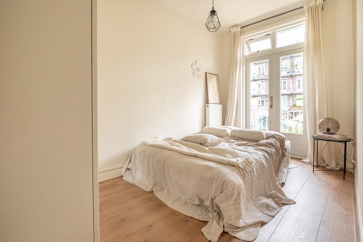 Photo 13 of Bloys van Treslongstraat 15-1