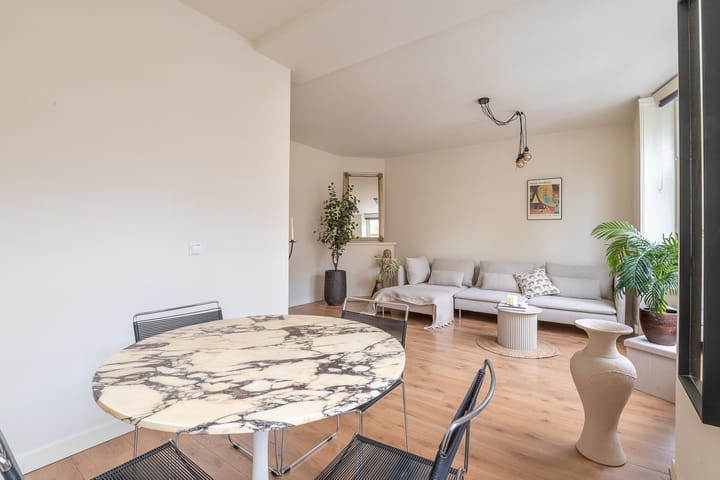 Photo 9 of Bloys van Treslongstraat 15-1