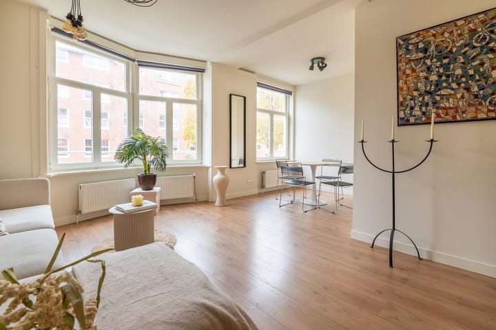 Photo 7 of Bloys van Treslongstraat 15-1