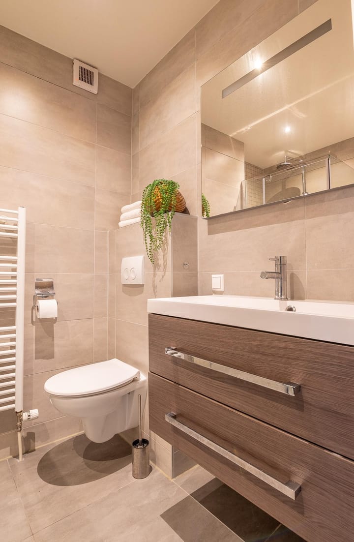 Photo 18 of Bloys van Treslongstraat 15-1