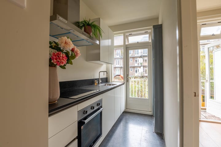 Photo 23 of Bloys van Treslongstraat 15-1