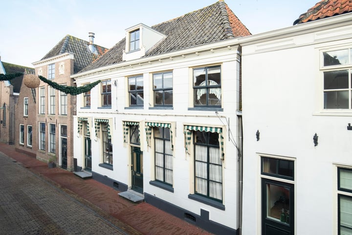 View photo 1 of Kerkstraat 31