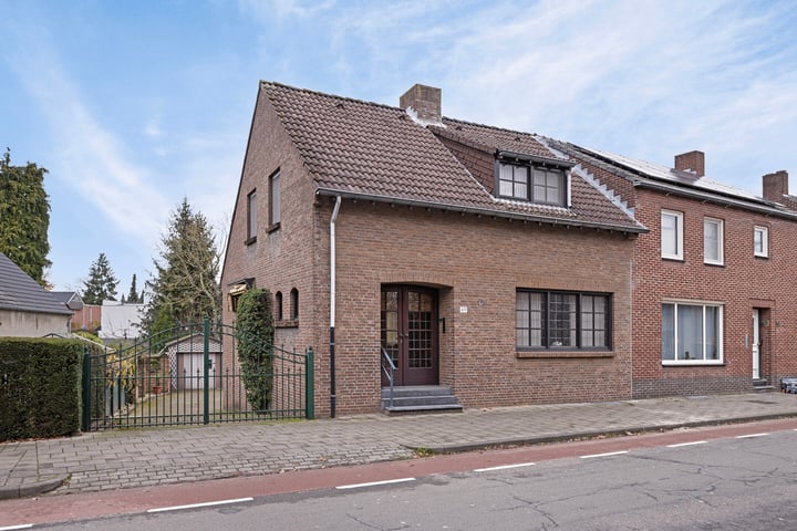 Bekijk foto 1 van Dorpstraat 49