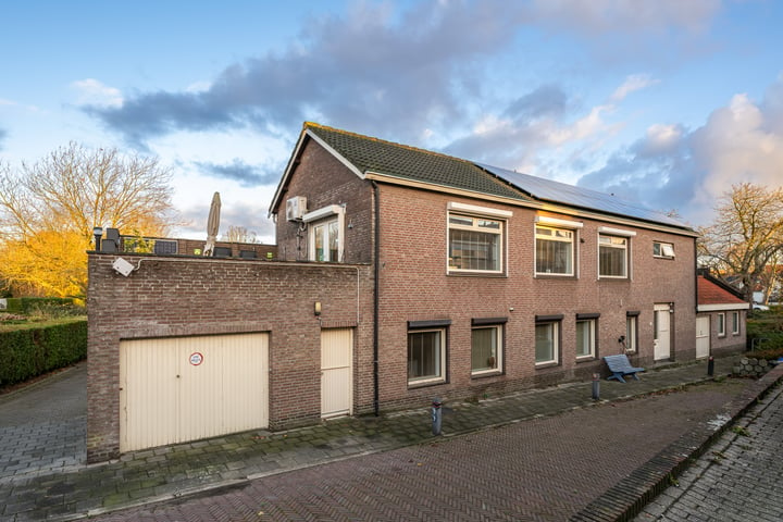 View photo 1 of Achterdijk 12