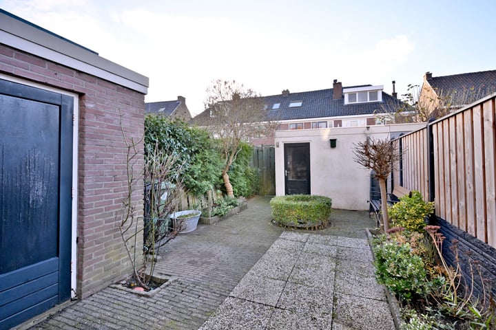 Bekijk foto 30 van Thomas a Kempisstraat 19