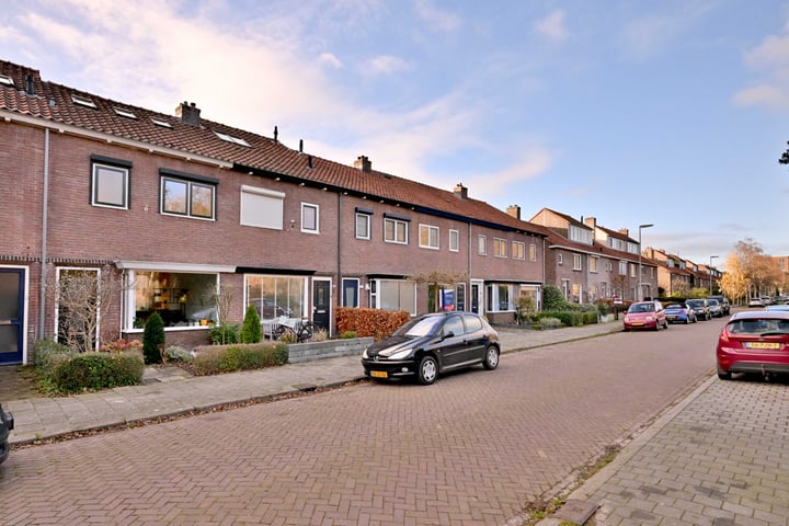 Bekijk foto 31 van Thomas a Kempisstraat 19